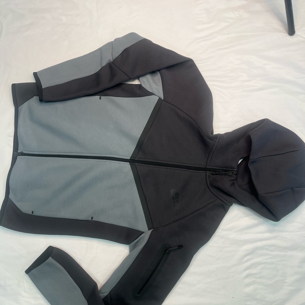 Sz Various Nike Tech Fleece Full-Zip Windrunner Hoodie
Men's - Picture 3 of 6
